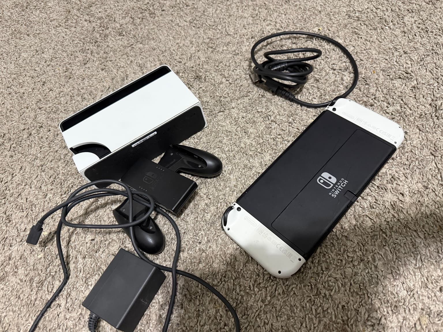Nintendo Switch OLED — White photo 3